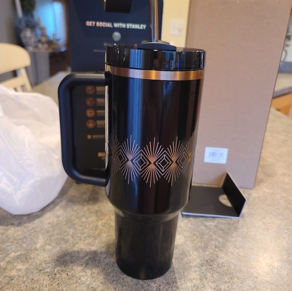 Stanley Quencher 40 oz Black Gloss Deco NIB - Picture 8 of 16